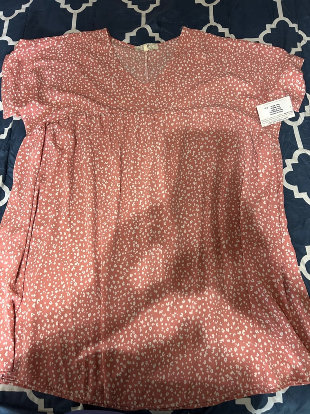 Relaxed V-Neck Dress in Dusty Rose with Subtle White Print